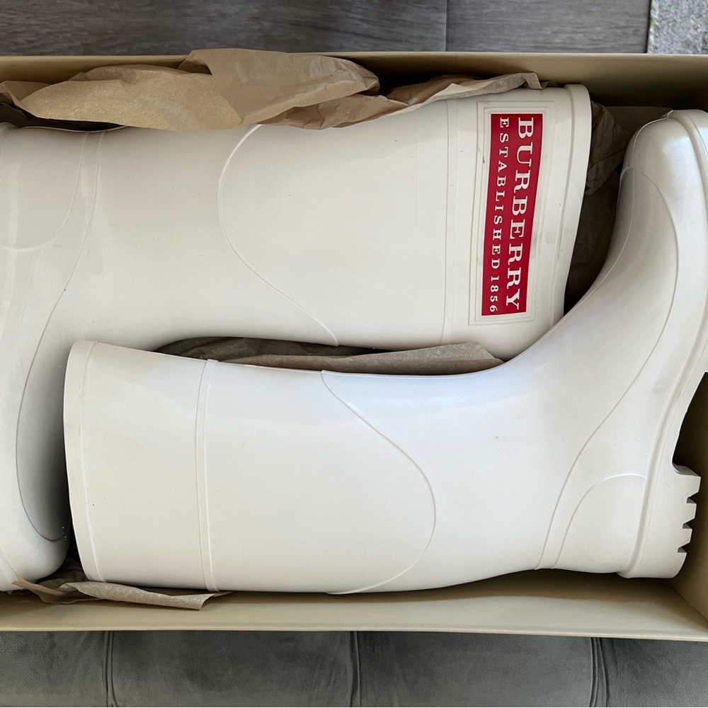 NWT Burberry White Rainboots size 41 (US Size 10)